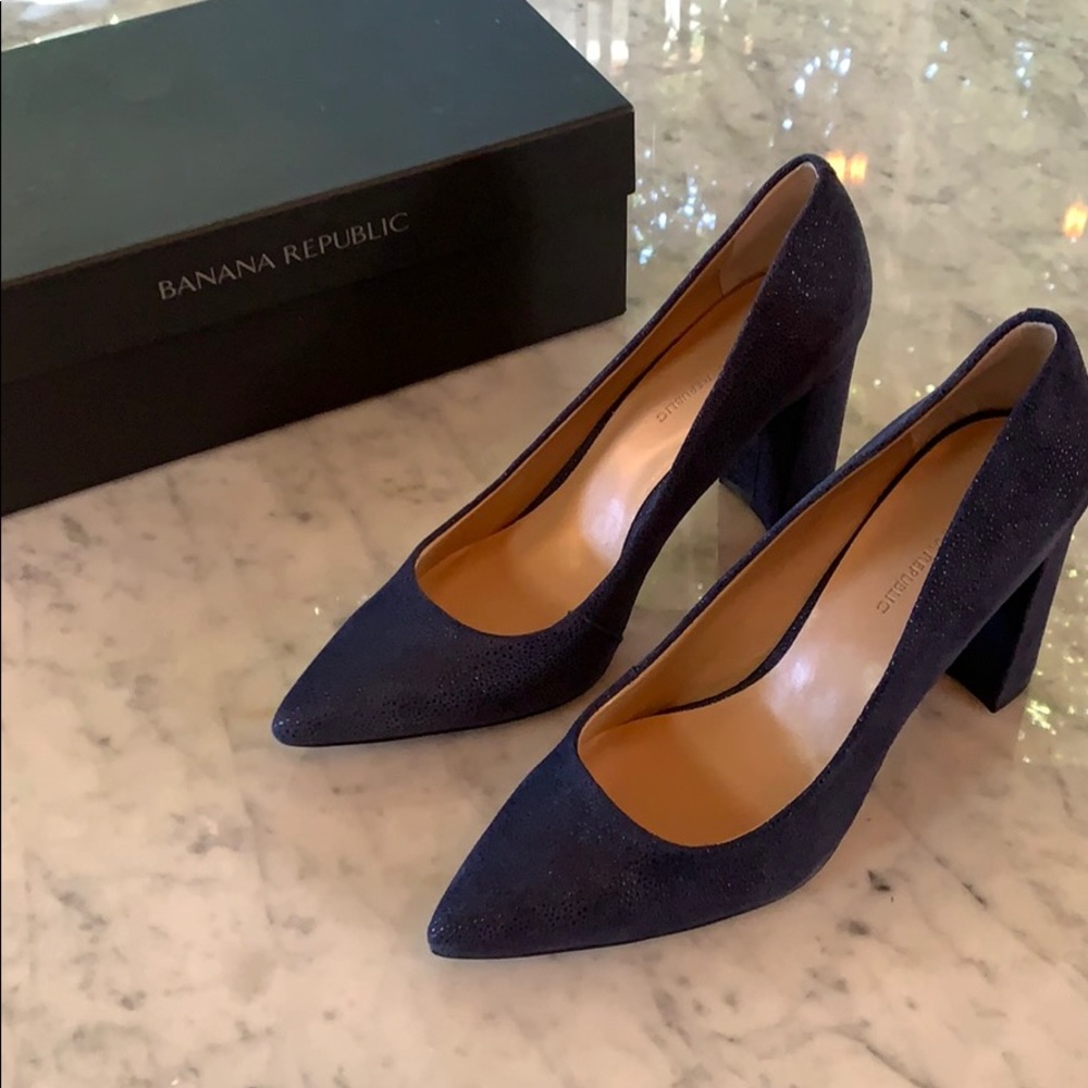 Banana Republic Pointy Toe Pump